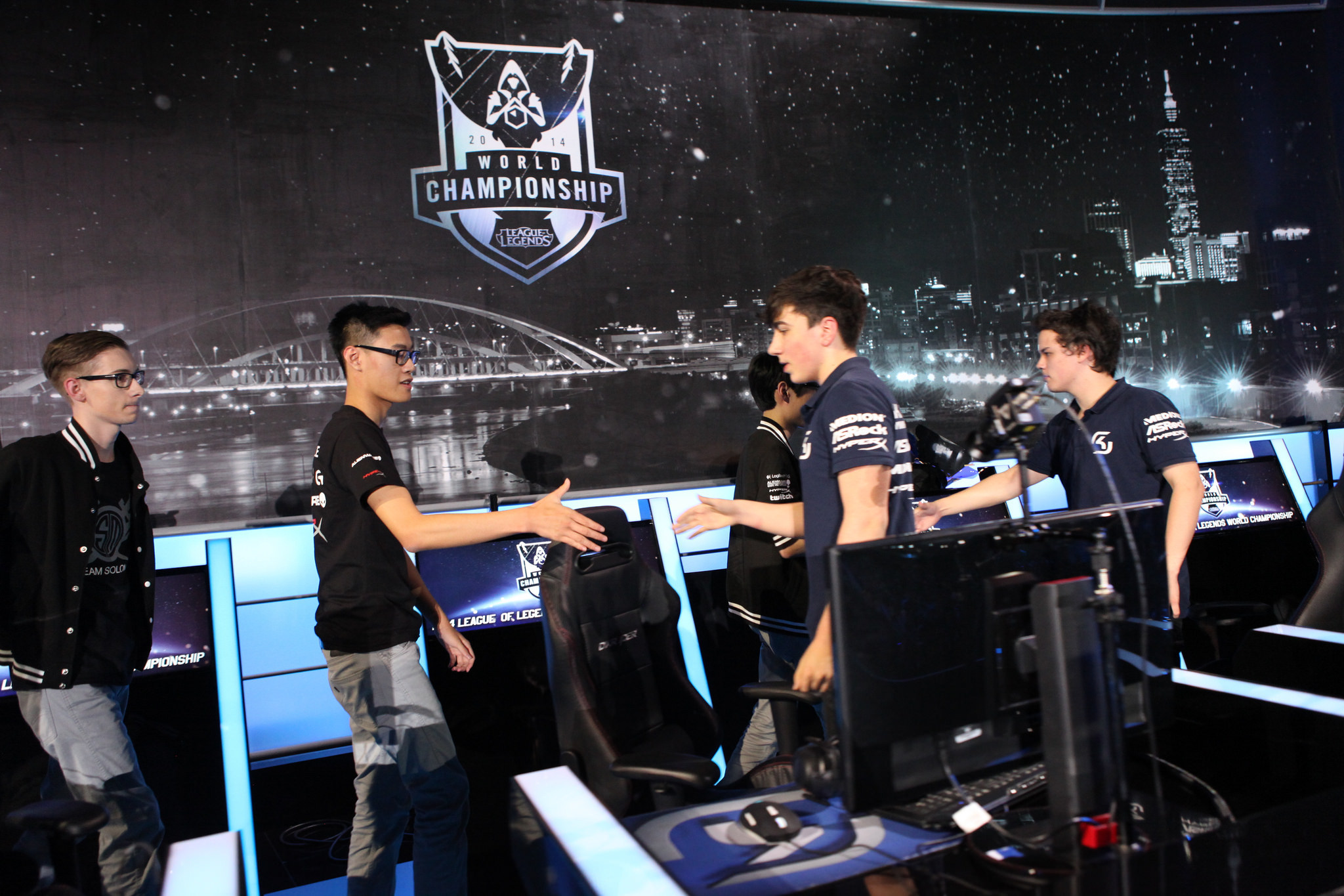 2025年英雄联盟全球总决赛举办地预测:拳头游戏将如何选择电竞氛围浓厚的城市?官方公告即将发布 2025年英雄联盟全球总决赛举办地预测:拳头游戏将如何选择电竞氛围浓厚的城市?官方公告即将发布